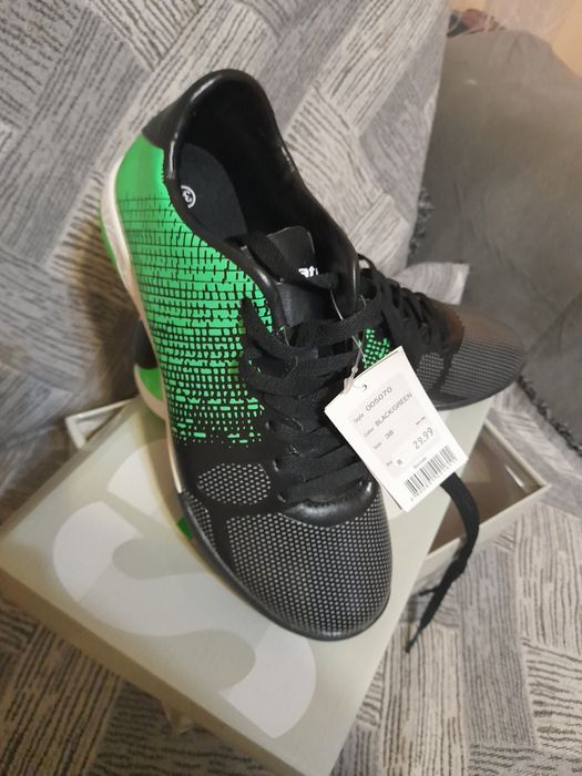 Футболни ботонки Нови