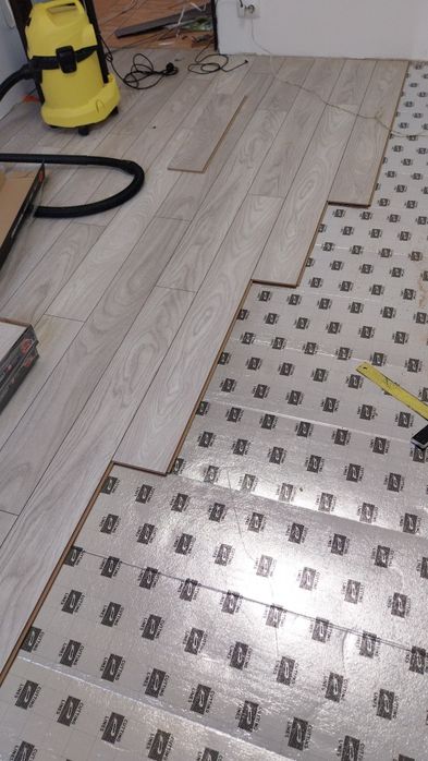 La 20 lei mp montaj parchet laminat spc