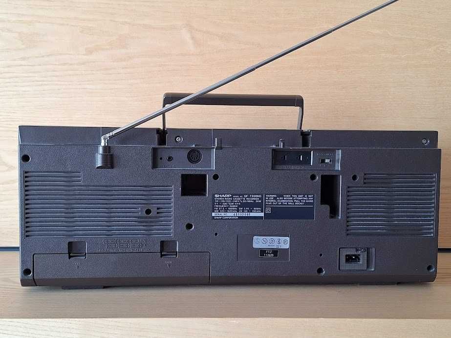 Стерео радиокасетофон Sharp GF-7300HG. Всичко работи, като нов.