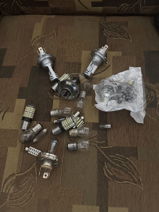 Vând led/halogene bec auto