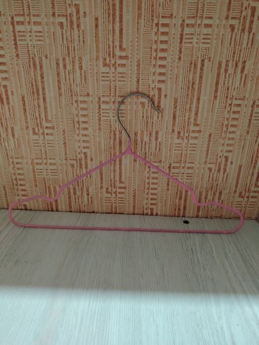 Вешалки для взрослой и детской одежды