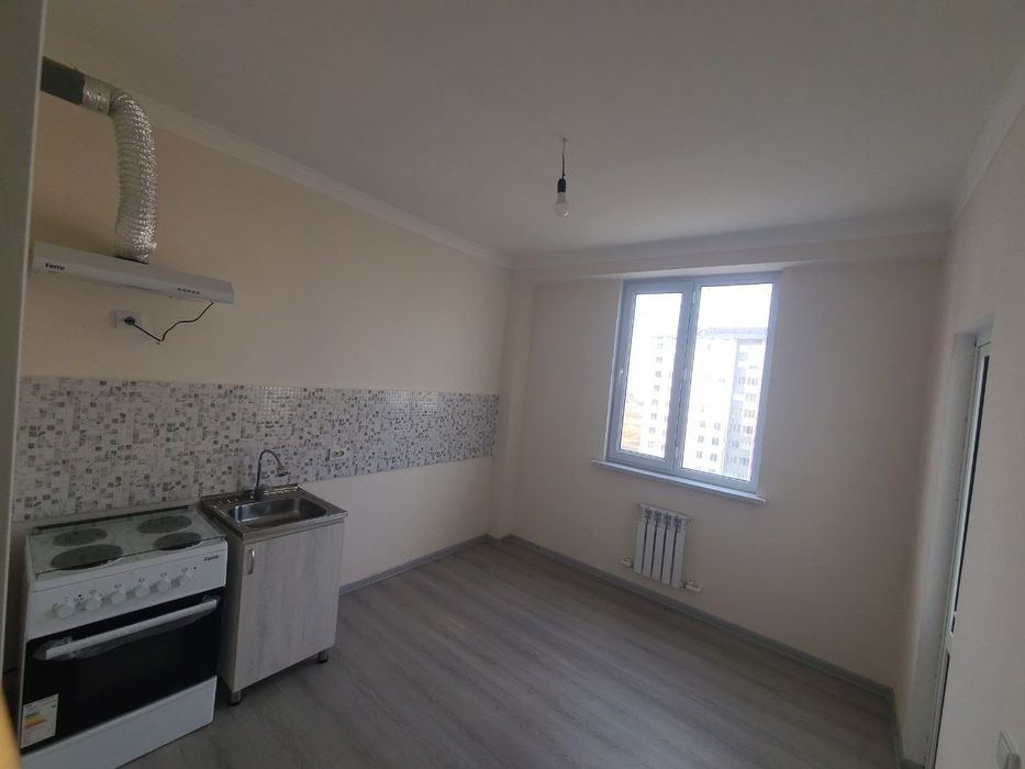 Yangi bozorni oldida joylashgan yangi dom 6 etaj 2 xonali