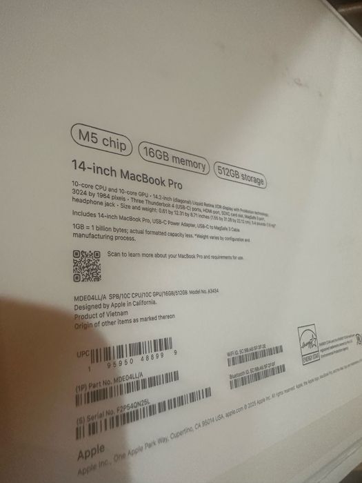 Продается 14-inch Macbook pro M5 16/512 gb