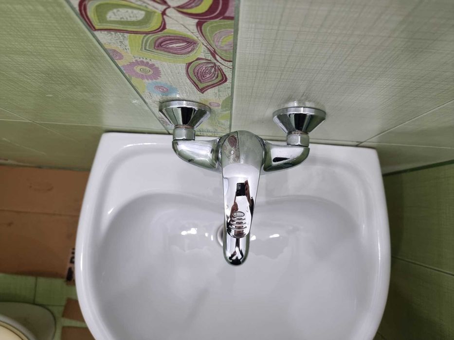 Смесител и мивка за баня