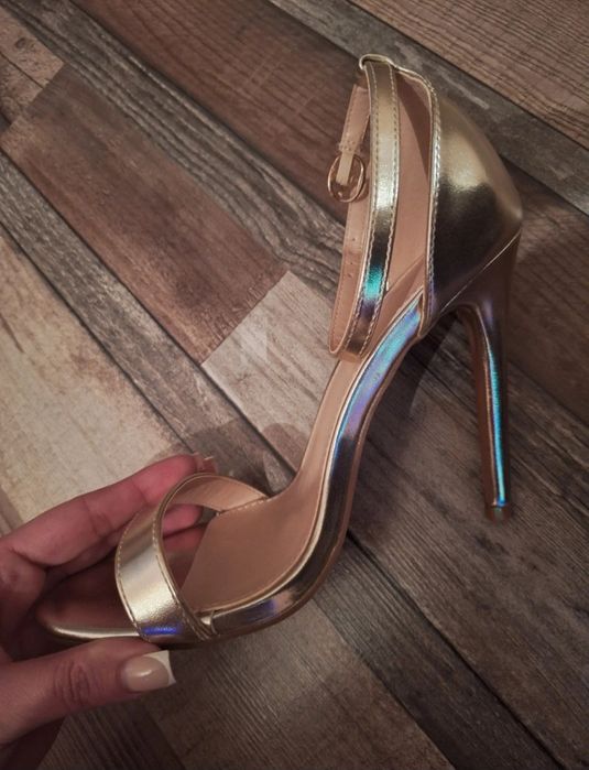 Sandale elegante, toc înalt