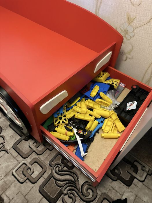 Кровать детская машинка