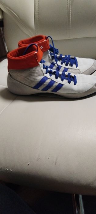 Продавам  борцовки