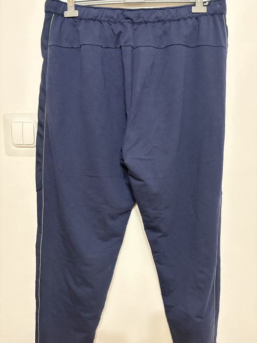 Pantaloni trening