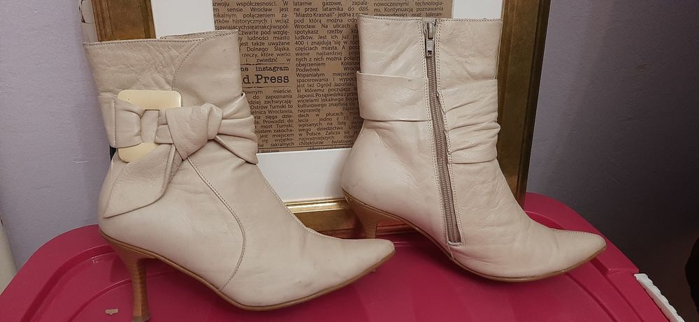 Дамски официални обувки, сандалети и ботуши 36 и 37 номер от естествен