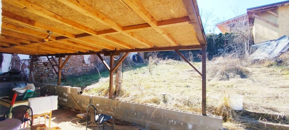 Продава се къща в село Лобош, област Перник