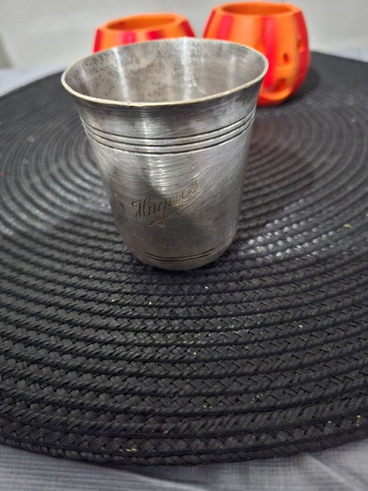 Pahar vechi Anglia argintat Hugues 7 cm inaltime raza de 5 cm