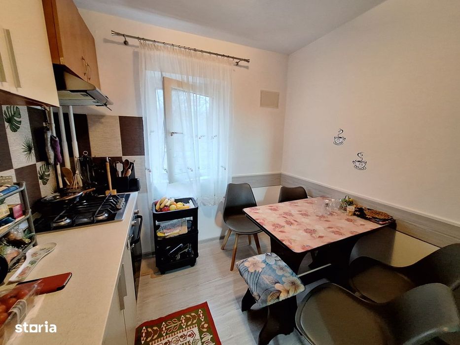 Apartament 2 camere semidecomandate etaj 2 ,URA