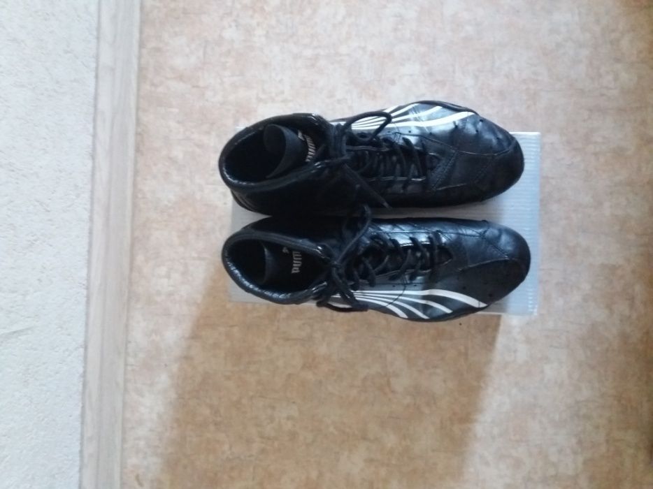 Спортивные ботинки