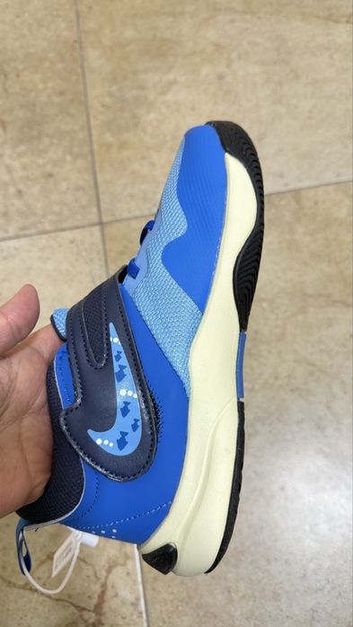 Продам кроссовки Nike