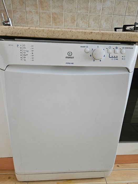 Посудомоечная машина Indesit на 12 комплектов