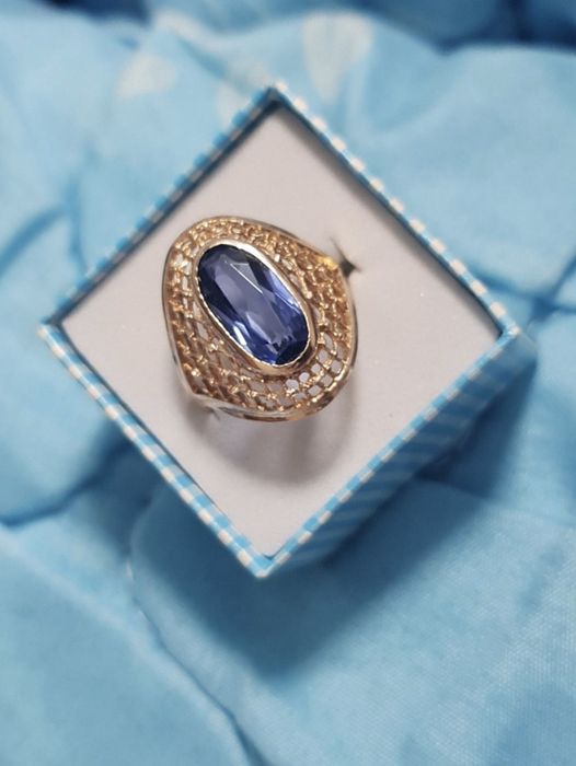 Золотое кольцо 583 пробы с сапфиром