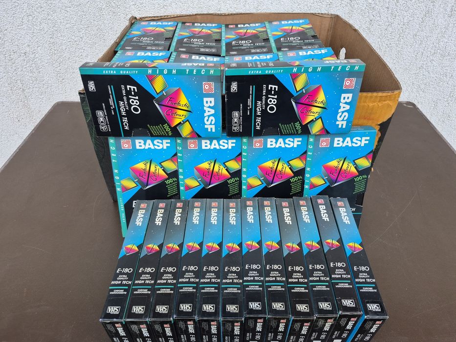 Vând lot 14 casete video VHS originale Basf, 180 minute cu filme

- 40