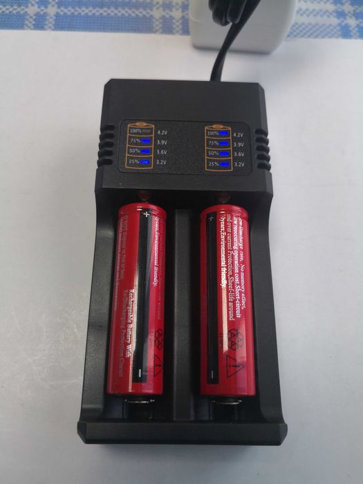 Acumulatori Li-ion 18650 si incarcatoare