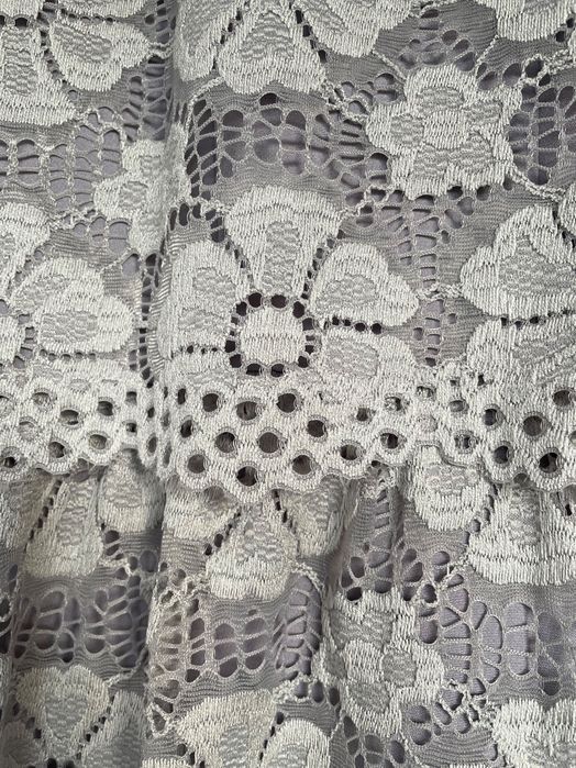 Vând rochie elegantă, nouă cu etichetă!