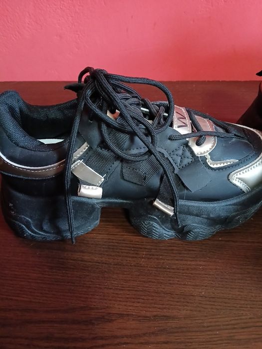 Adidașii mărimea 38