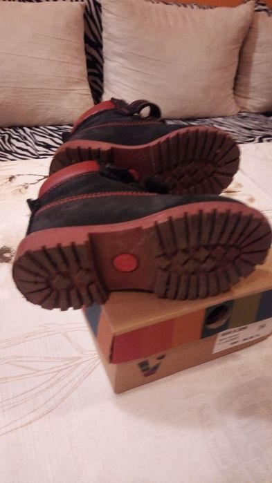 Продавам зимни боти за момче