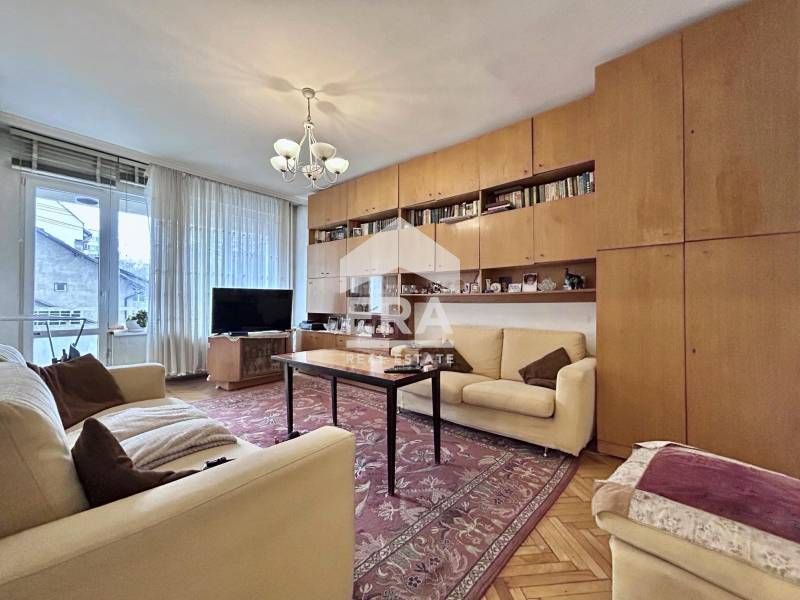 Продава се Двустаен апартамент в София, Борово - 73 кв.м за 2451 €/кв.м - Снимка #2