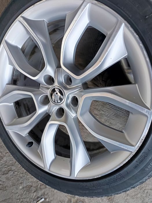 19ц.Оригинални джанти с всесезони гуми за Шкода 5х112