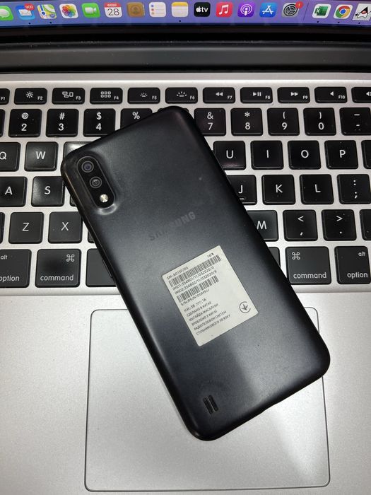 Телефон Samsung a01