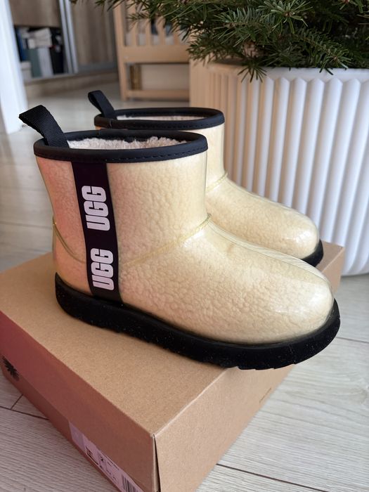 UGG-uri de copii, impermeabile, marime 33.5, in state foarte buna