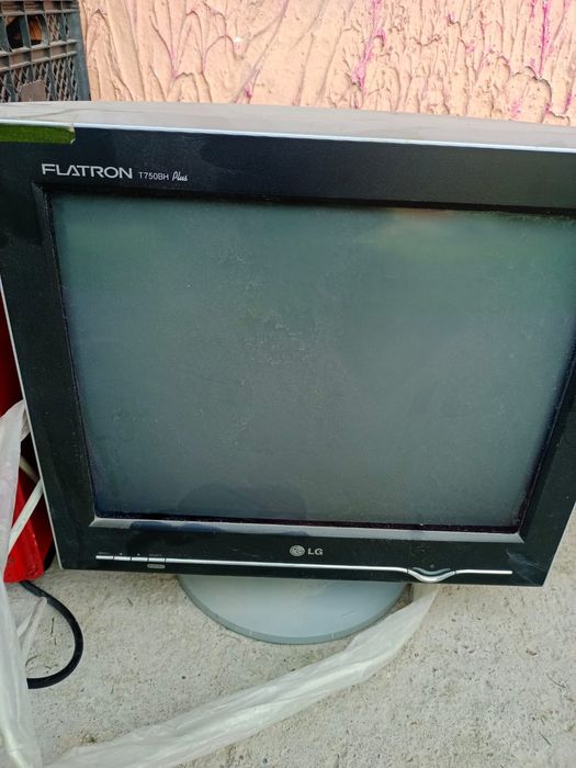 Телевизор в рабочем состоянии для запчастей