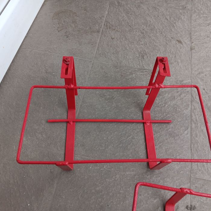 Vand 3 buc. suport pentru jardiniera