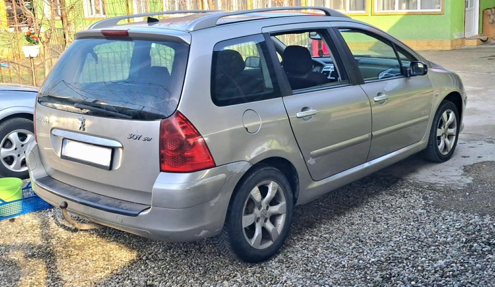 Dezmembrez Peugeot 307 break 1.6hdi