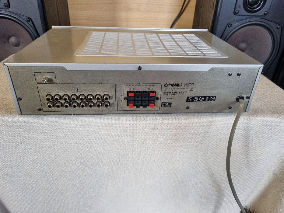 Yamaha A-500. Perfect functional 70 watts/canal. Impecabil.