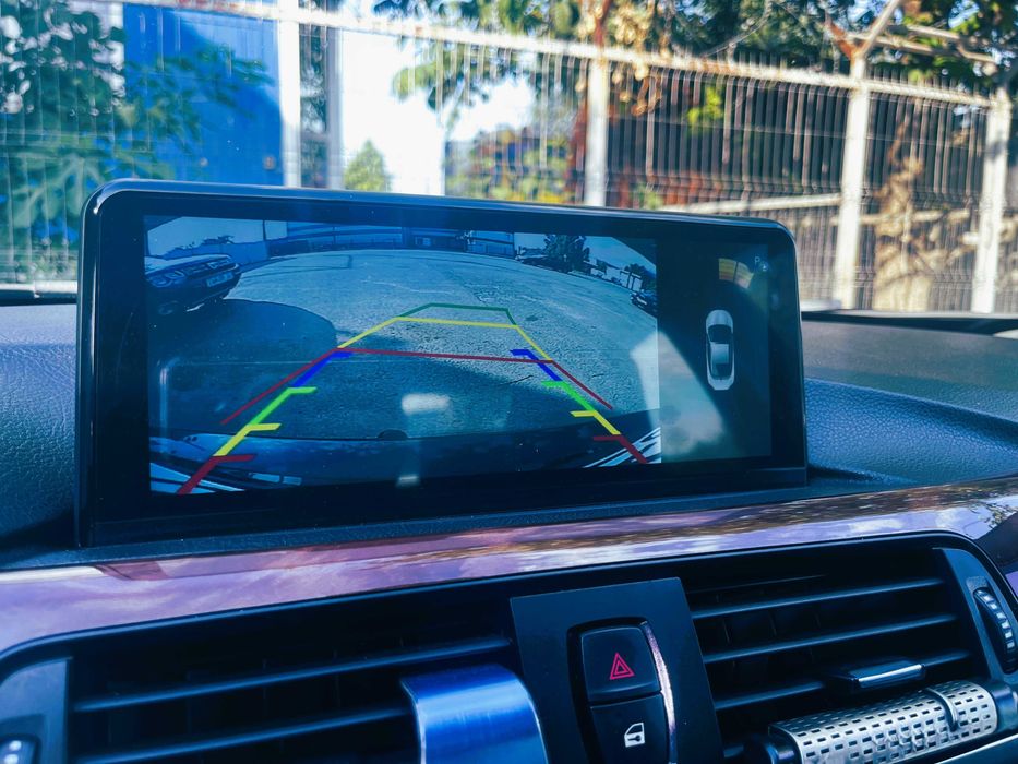 BMW F30 - 318D Navigație  • Apple CarPlay • Cameră Marșarier