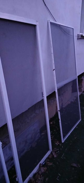 Продавам комарници, различни размери, запазени.