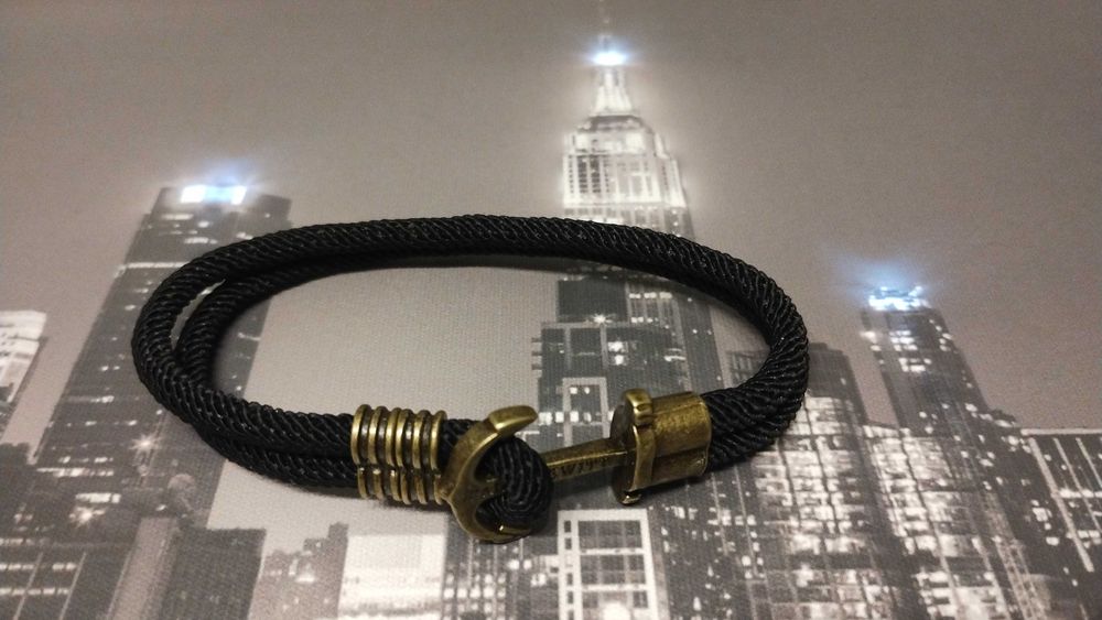 Гривна за ръка със котва