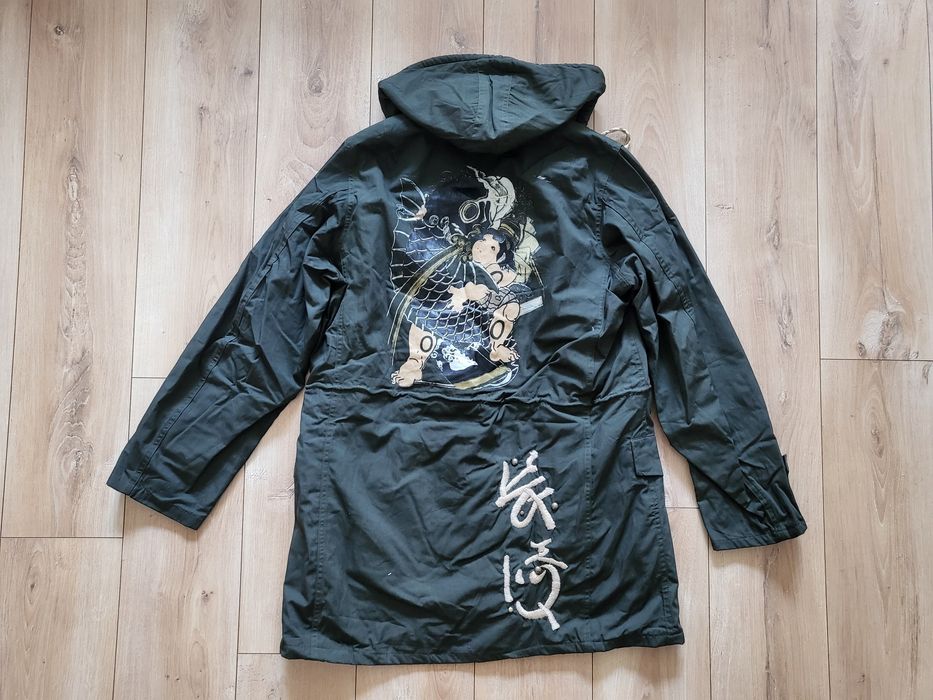 Мъжка парка с нашивки