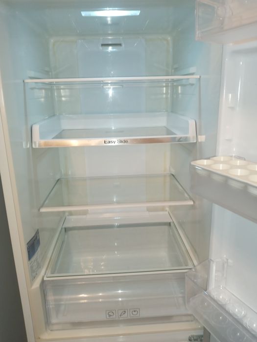 Продаётся холодилник  самсунг