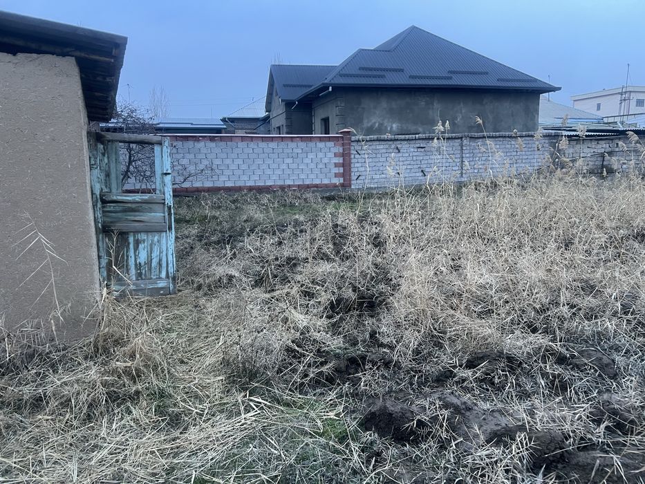 6 sotix yer sotiladi