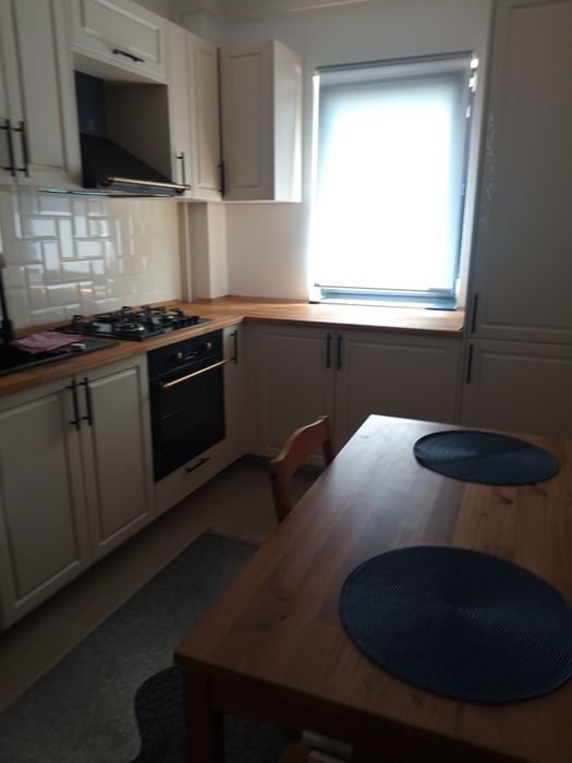 Ofer spre închiriere apartament cu 2 camere