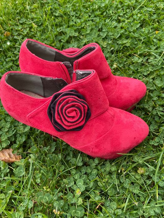 Дамски боти от изкуствен велур