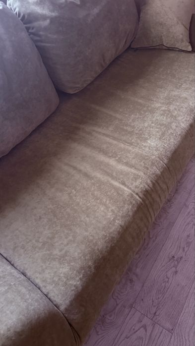 Диван цвета хаки