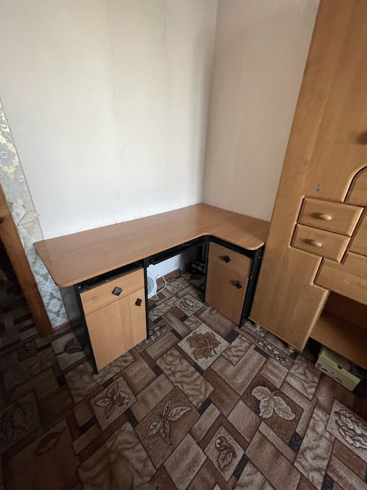 Продается компютерный стол.