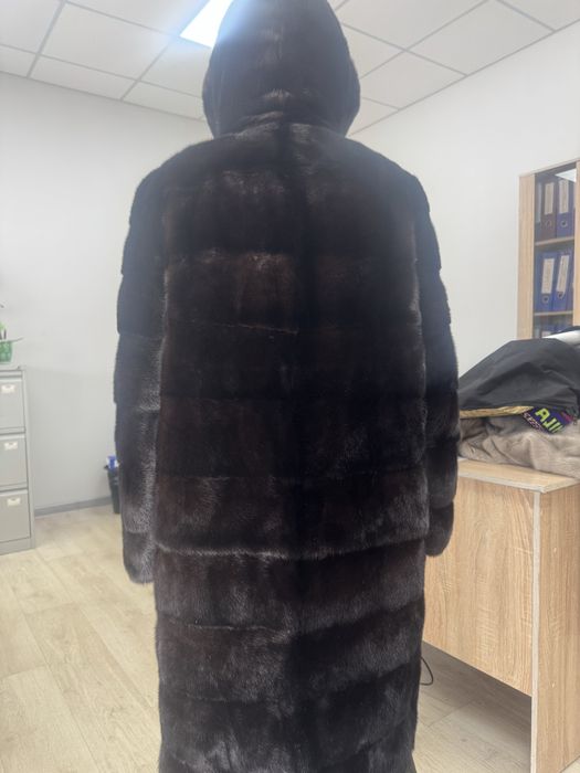 Шука норковая, пепельного и темно—коричневого цвета