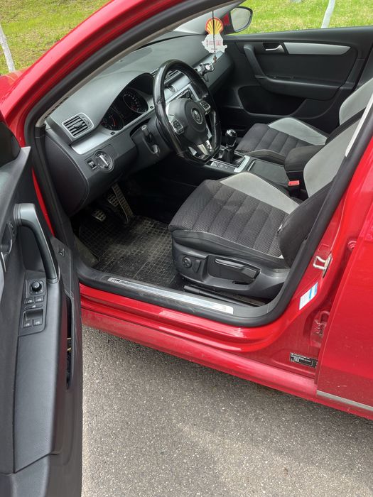 Vw PASSAT B7 r-line 2013 2.0tdi 177 cai prim proprietar istoric la zi