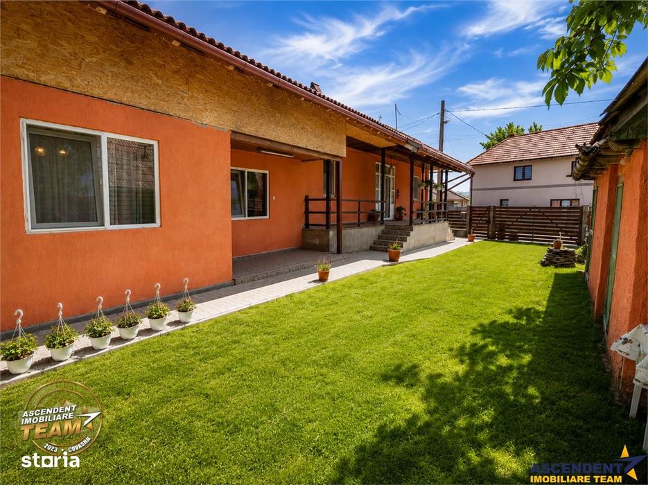 1.200mp teren si casa cu gradina inflorata, aproape de Targu Secuiesc: