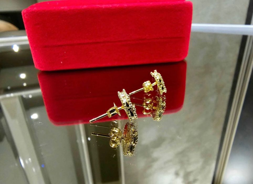 Van Cleef & Arpels обеци