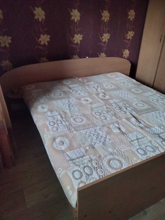 Спалня и 5 крилен гардероб с надстройка.Материал ПДЧ -18мм.