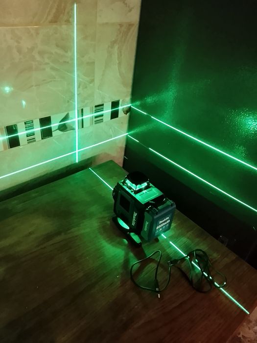 Nivel laser makita cu 16 linii și baterie de 6a Nou