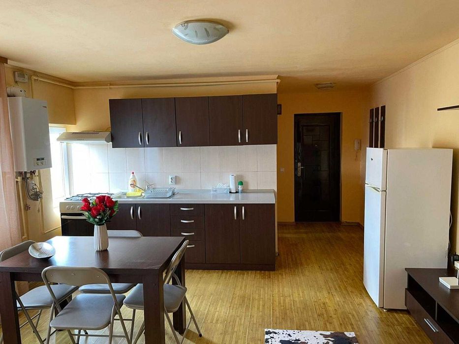 Vand ap cu 2 camere, zona f buna si linistita!